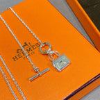 ??MIRA?¡¥CONSTANCE PEDANT SILVER NECKLACE
