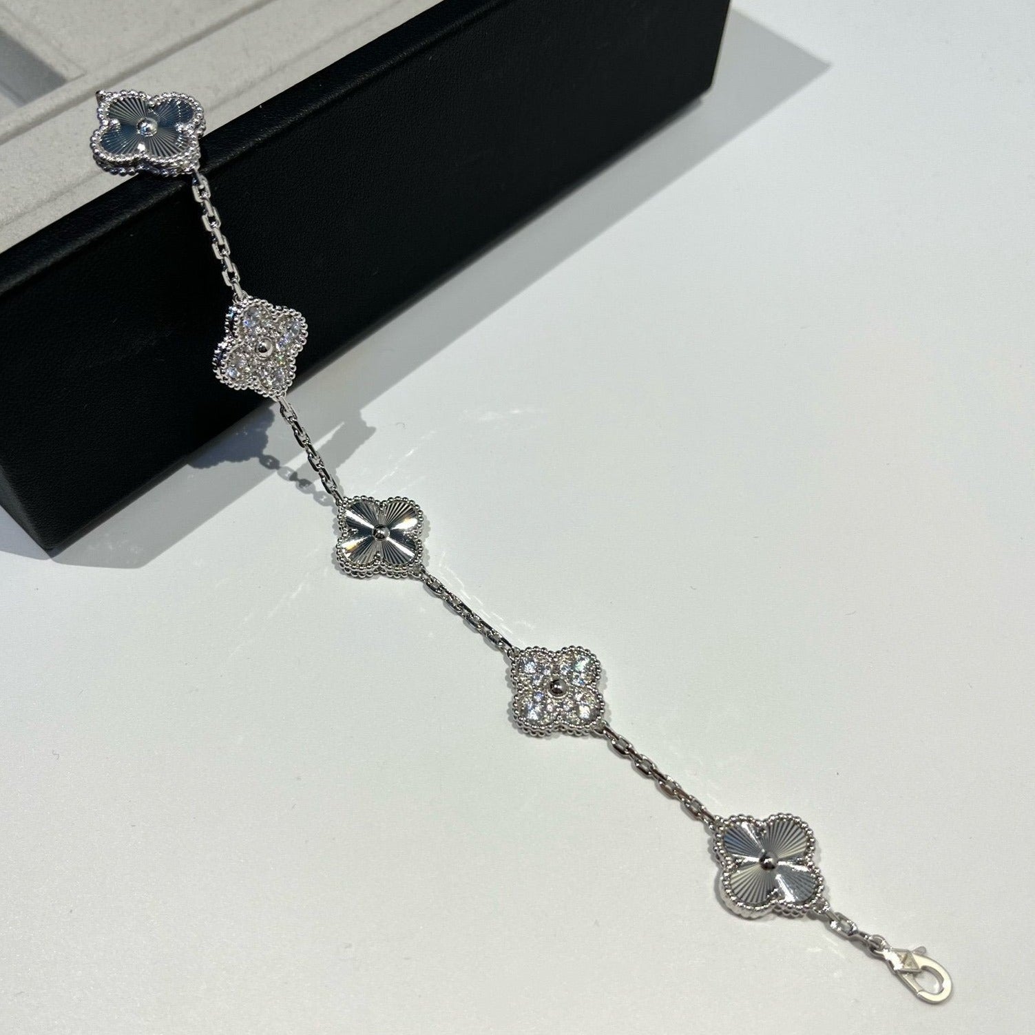 [MIRA]New  CLOVER 5 MOTIF LASER BRACELET COLLECTION