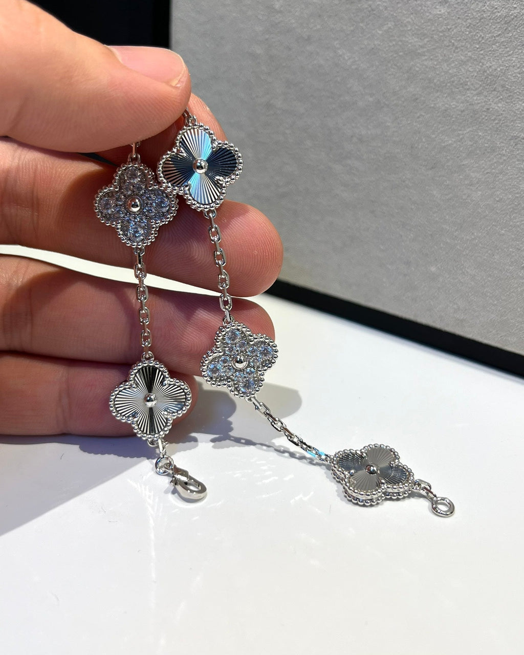 [MIRA]New  CLOVER 5 MOTIF LASER BRACELET COLLECTION