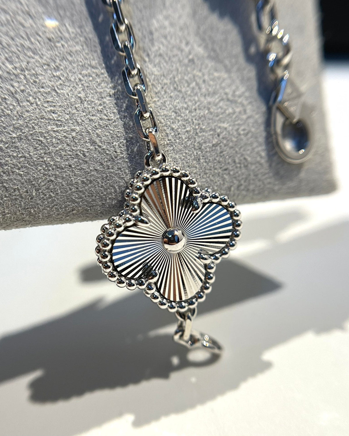 [MIRA]New  CLOVER 5 MOTIF LASER BRACELET COLLECTION