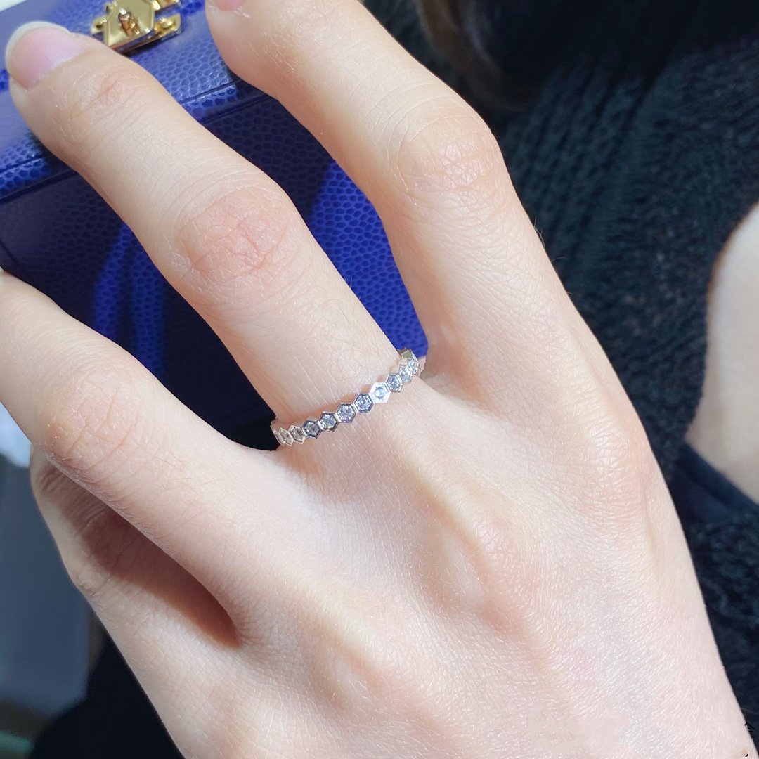 ??MIRA?¡¥BEE LOVE DIAMOND PAVED SMALL RING