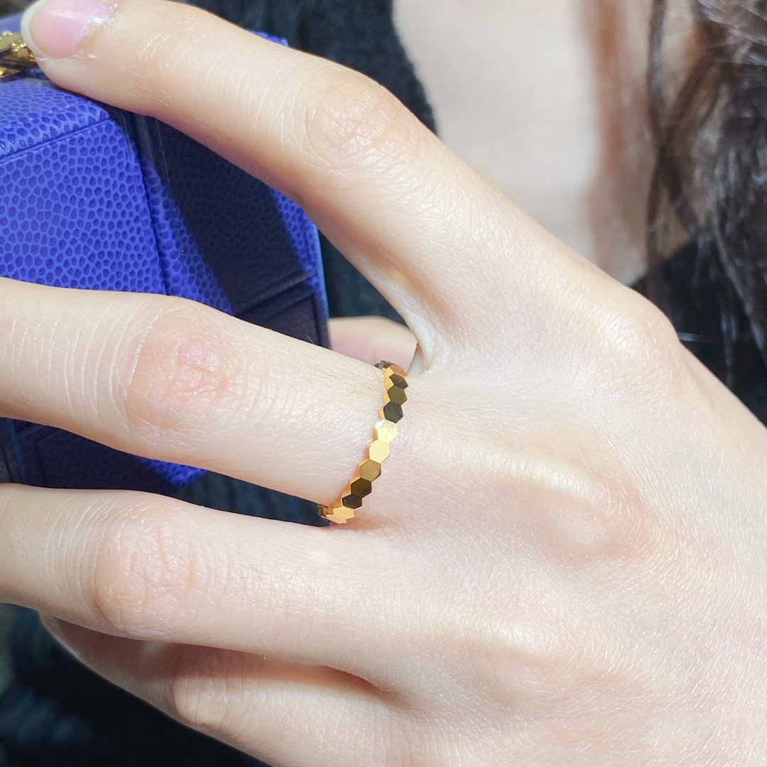 ??MIRA?¡¥BEE LOVE SMALL RING