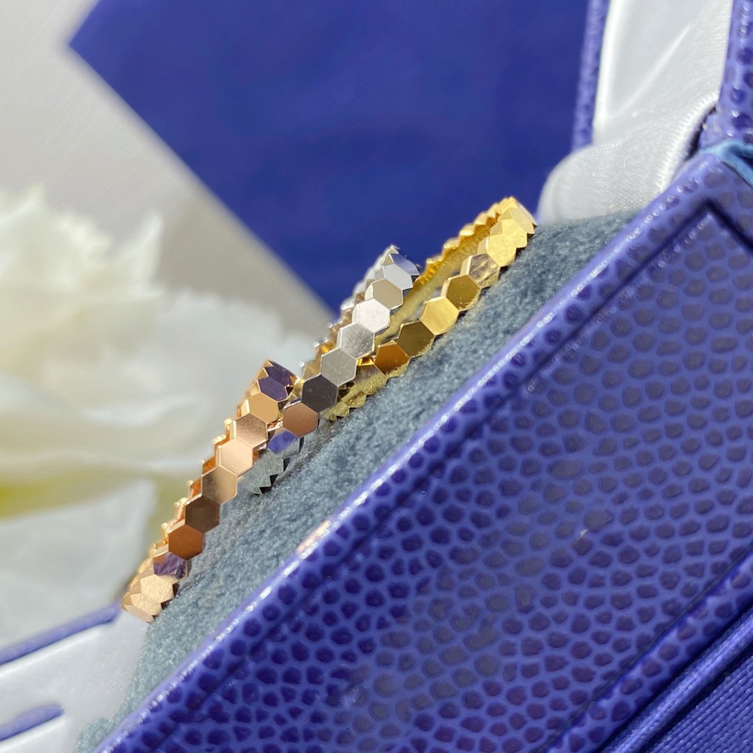 ??MIRA?¡¥BEE LOVE SMALL RING