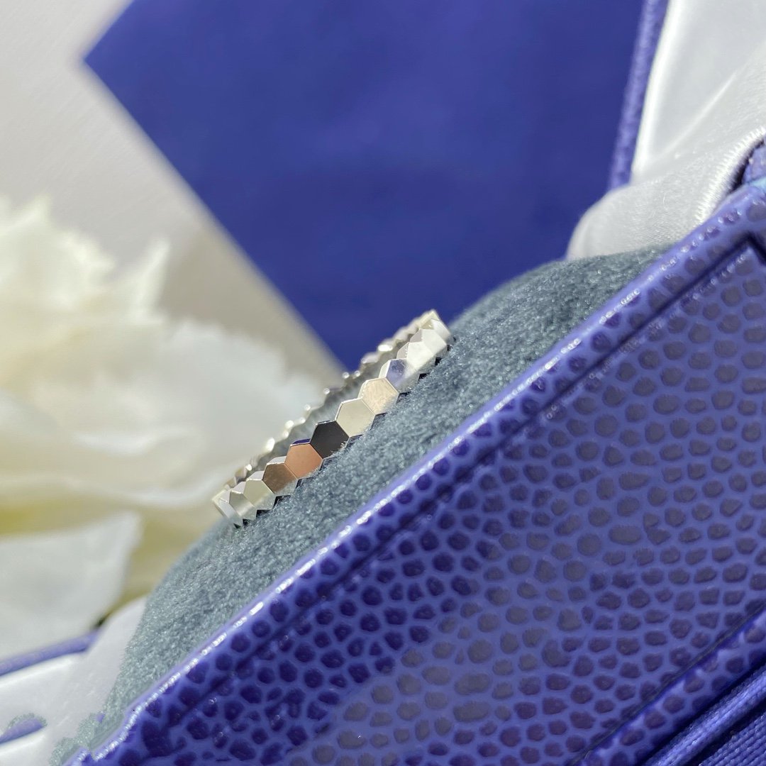 ??MIRA?¡¥BEE LOVE SMALL RING