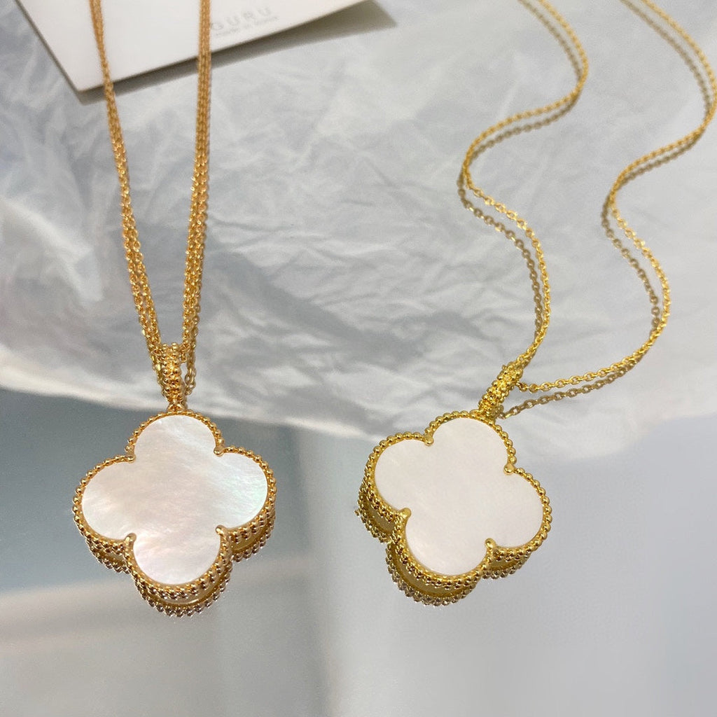 ??MIRA?¡¥CLOVER 25MM MOP LARGE PENDANT NECKLACE