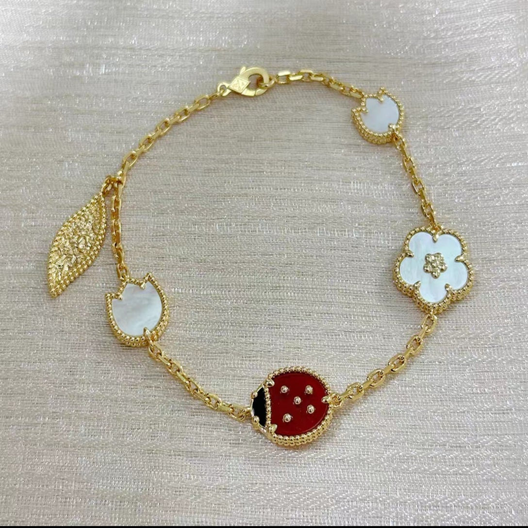 ??MIRA?¡¥LUCKY SPRING 5 MOTIF BRACELET