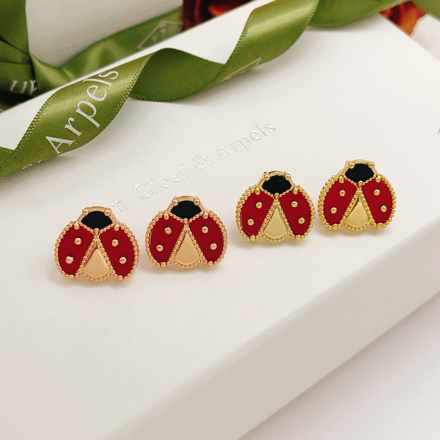 ??MIRA?¡¥LUCKY LADYBUG EARRINGS