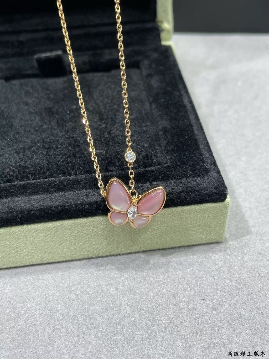 [MIRA] BUTTERFLY PINK MOTHER-OF-PEARL DIAMOND NECKLACE