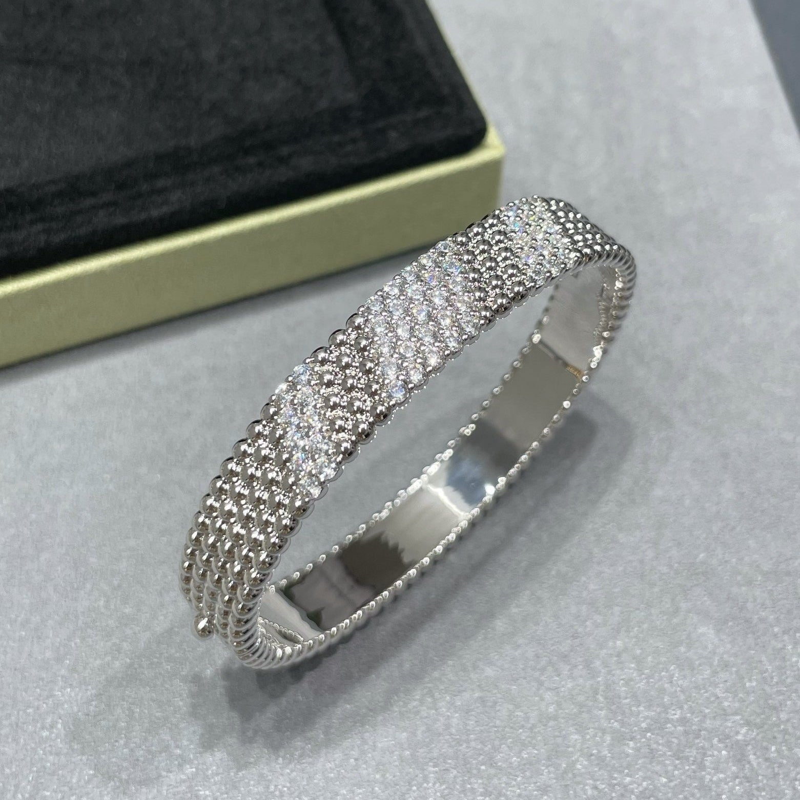 [MIRA]  PERLEE DIAMOND BRACELET ,5-ROW DIAMOND-SET DESIGN