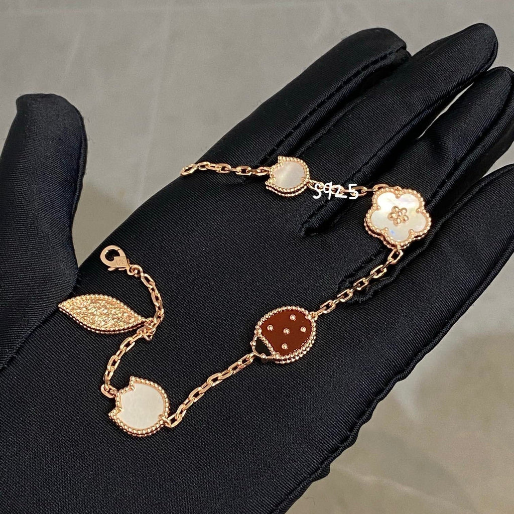 ??MIRA?¡¥LUCKY SPRING 5 MOTIF BRACELET