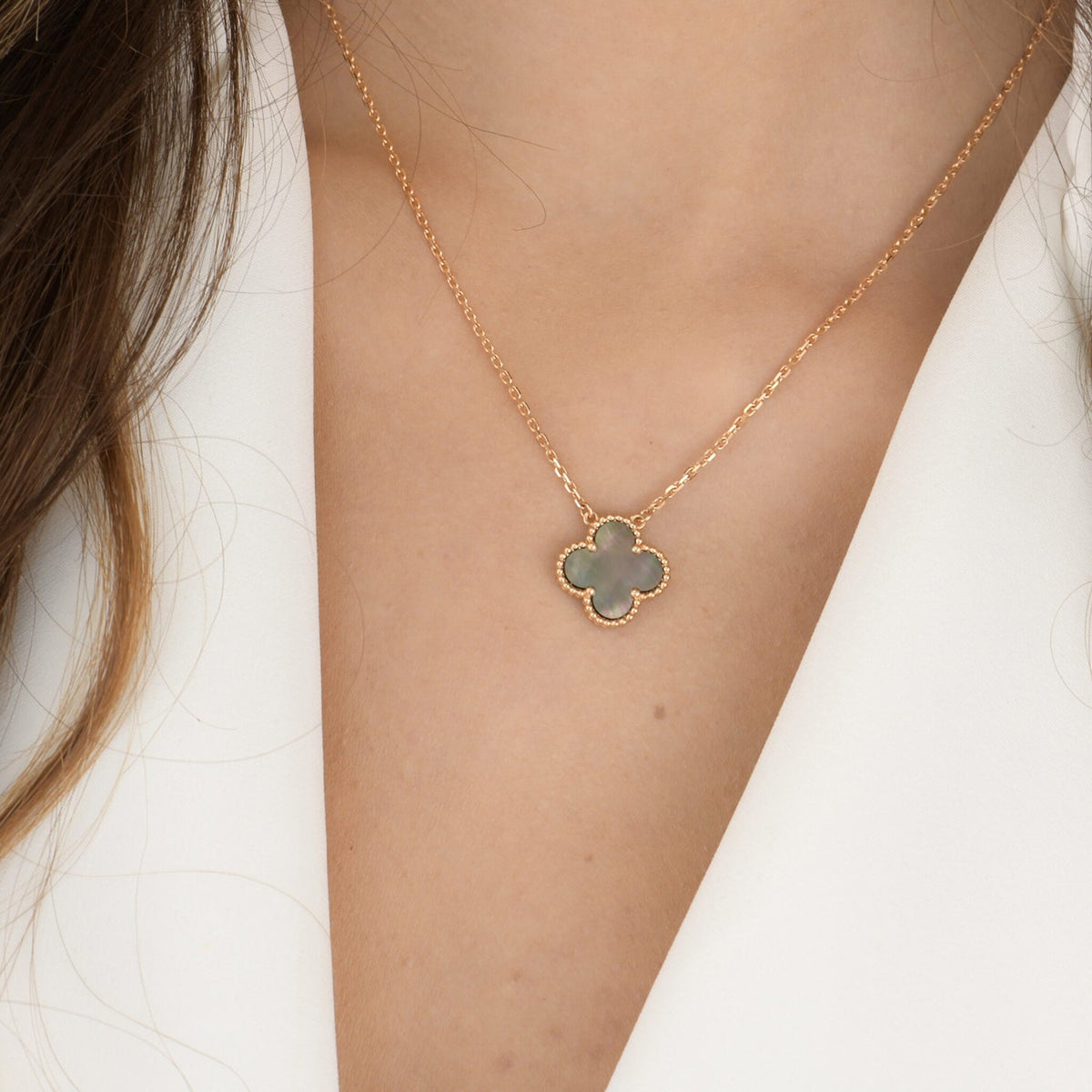 ??MIRA?¡¥CLOVER 15MM  GRAY MOTHER OF PEARL NECKLACE