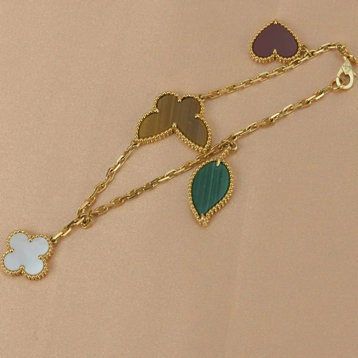 ??MIRA?¡¥LUCKY SPRING 5 MOTIF GOLD BRACELET