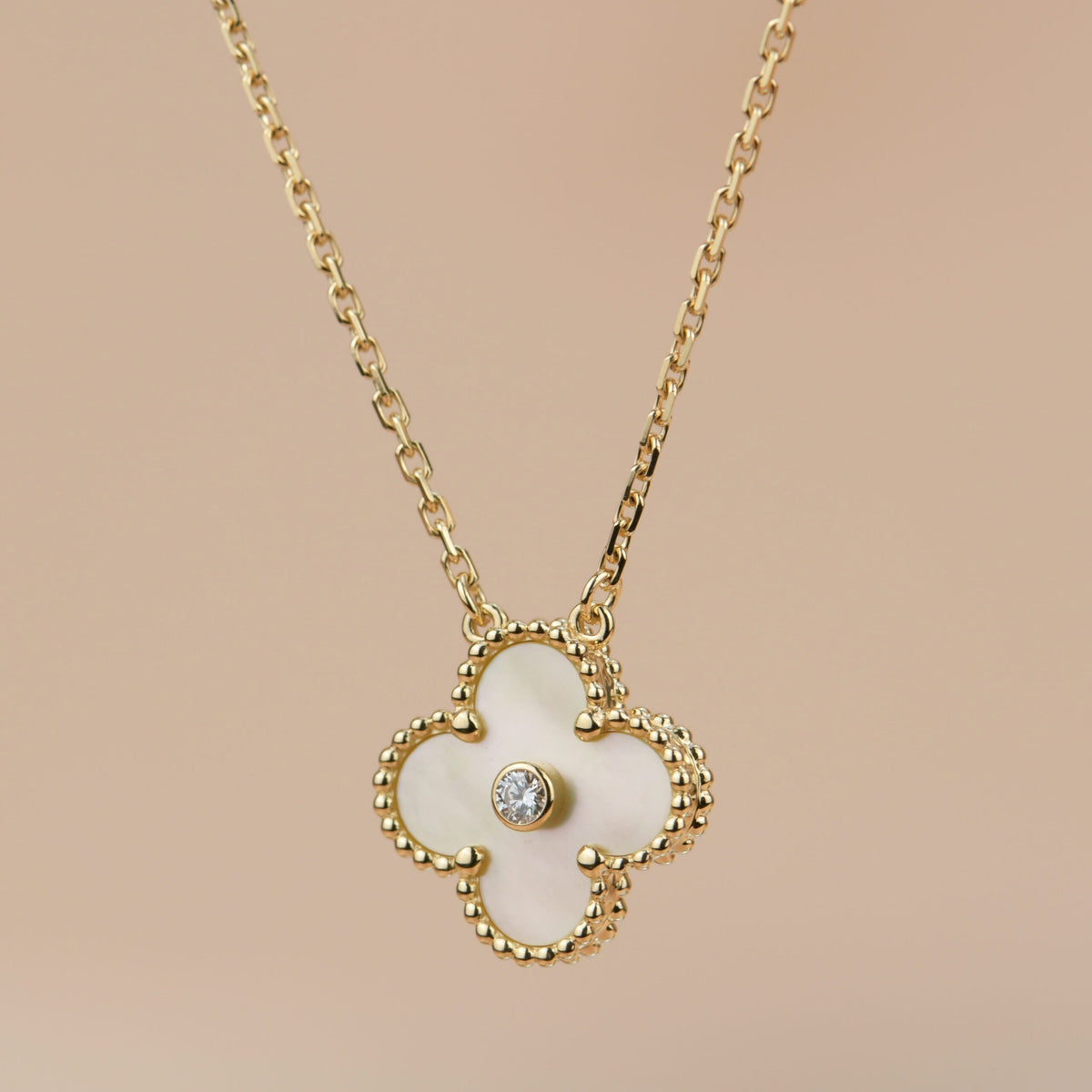 ??MIRA?¡¥CLOVER 15MM DIAMOND GOLD MOTHER OF PEARL NECKLACE