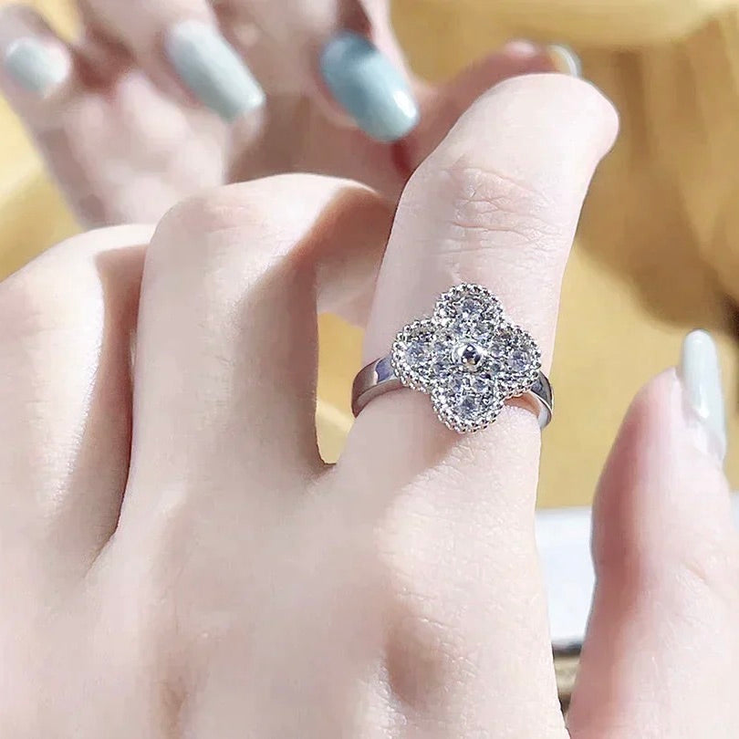 ??MIRA?¡¥CLOVER DIAMOND RING