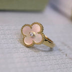 ??MIRA?¡¥CLOVER PINK MOP RING GOLD DIAMOND
