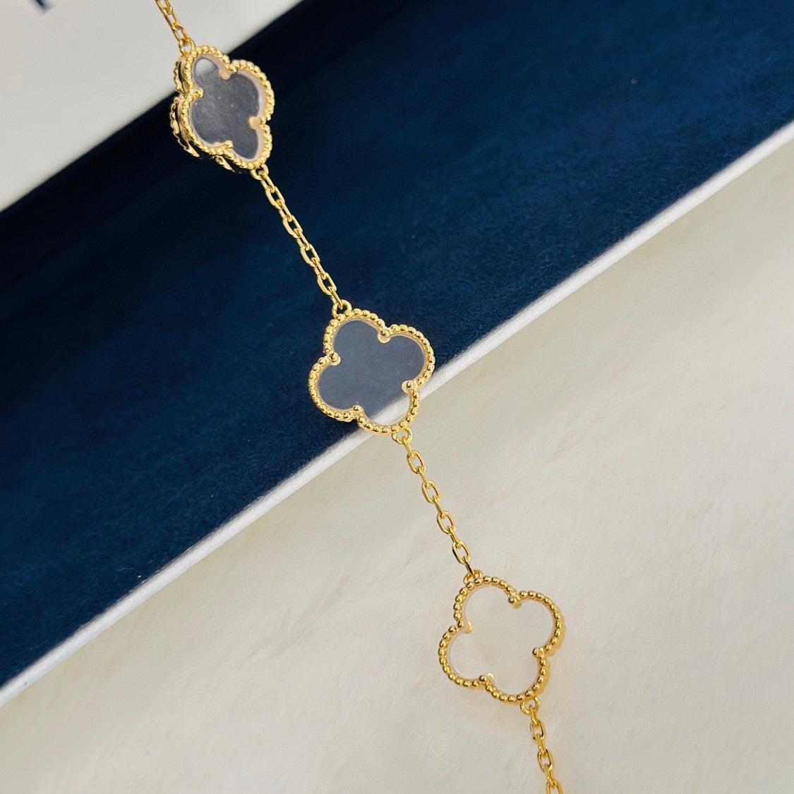 [MIRA]New CLOVER 5 MOTIF ROCK CRYSTAL BRACELET
