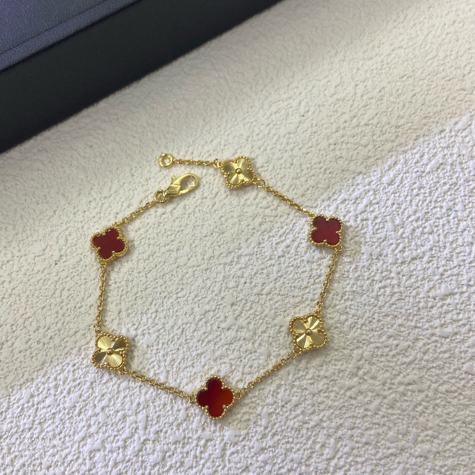 [??MIRA?¡¥]CLOVER 6 MOTIF RED AGATE LASER BRACELET