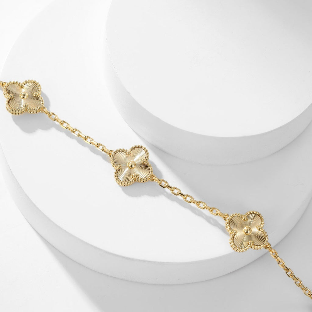 ??MIRA?¡¥CLOVER 10 MOTIFS LASER NECKLACE