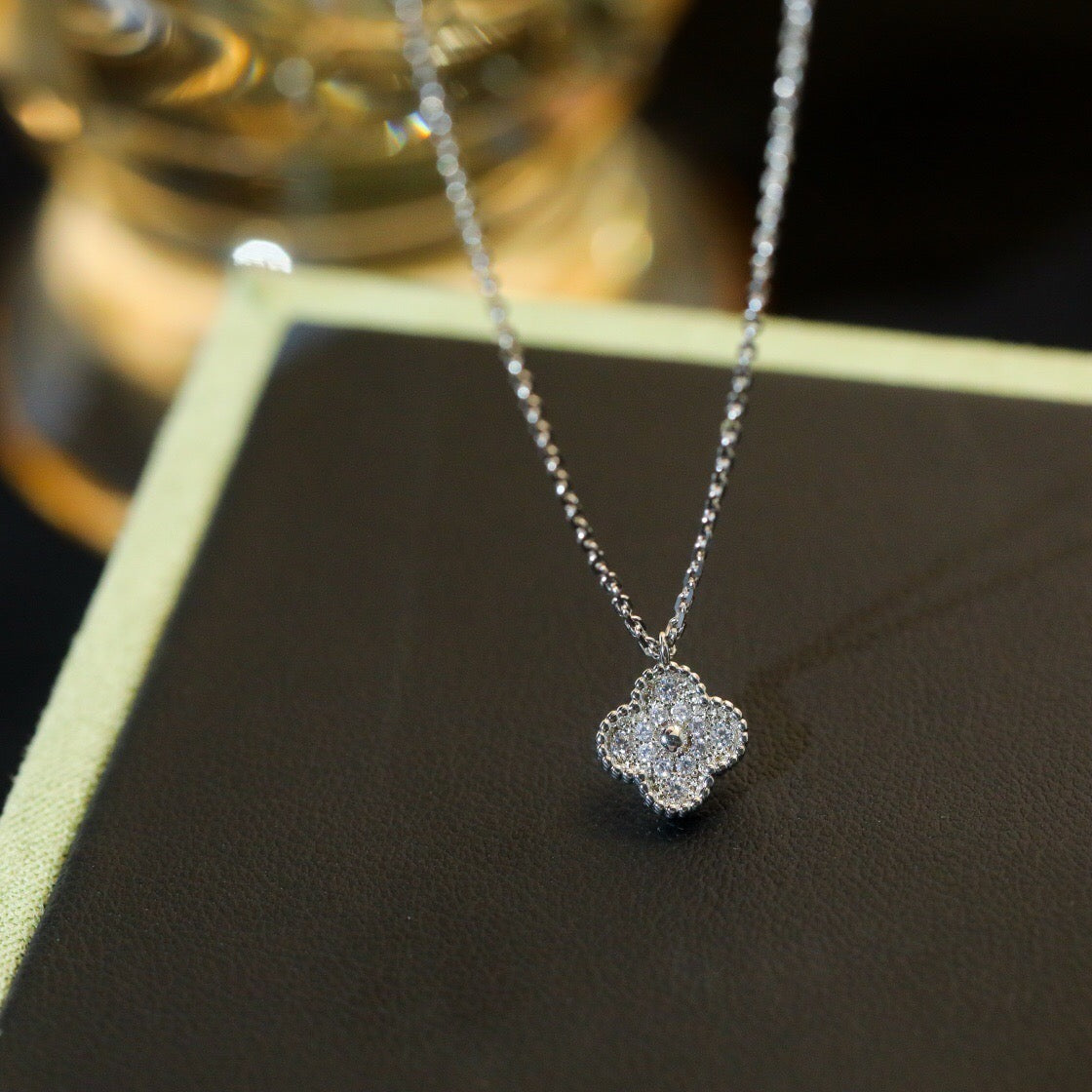 ??MIRA?¡¥CLOVER MINI 9.5MM PENDANT DIAMOND NECKLACE