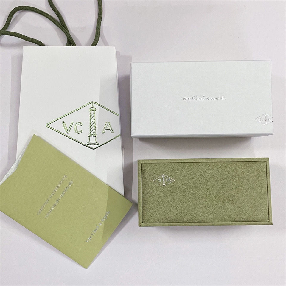 ??MIRA?¡¥VA CLOVER BRACELET NECKLACE RING BOX GIFT BAG