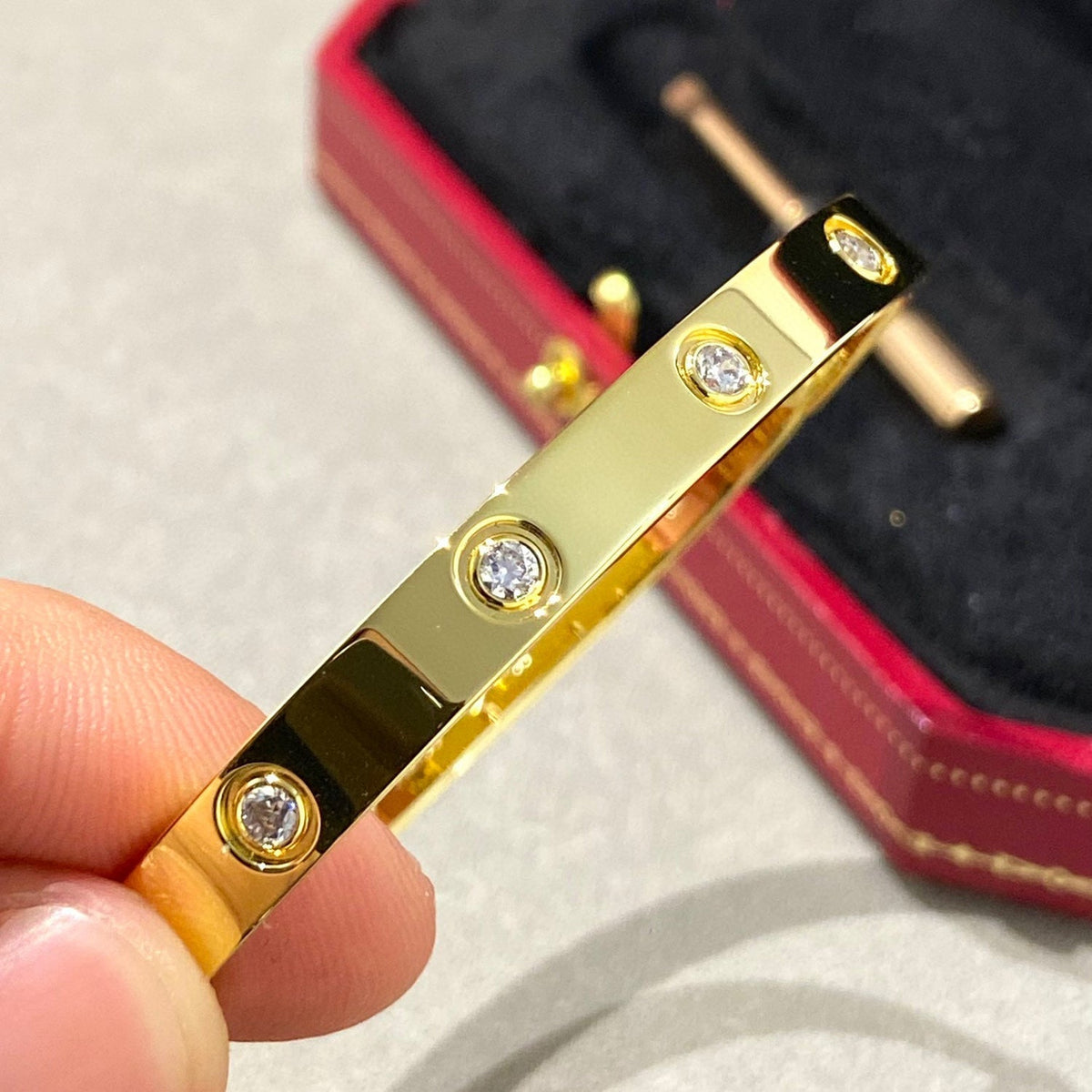 ??MIRA?¡¥LOVE BRACELET 6.1MM 10 DIAMONDS