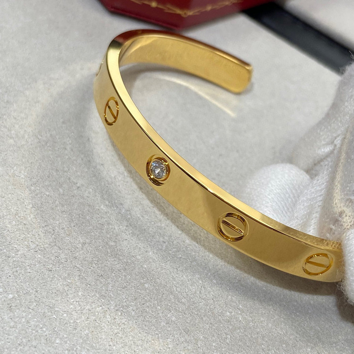 ??MIRA?¡¥LOVE BRACELET 6.1MM 1 DIAMOND OPEN CUFF