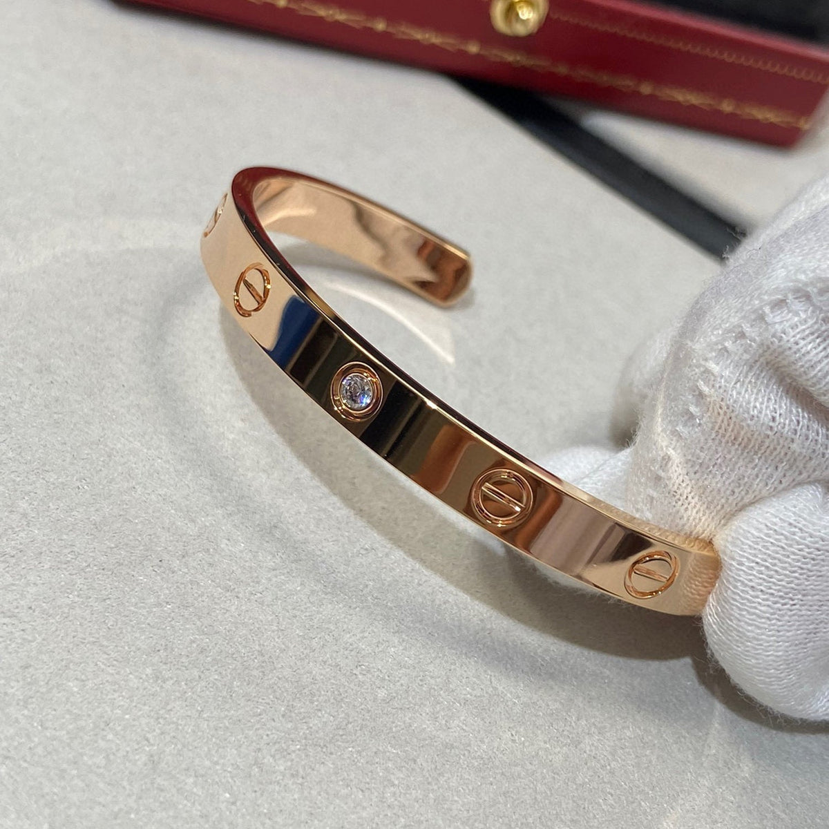 ??MIRA?¡¥LOVE BRACELET 6.1MM 1 DIAMOND OPEN CUFF