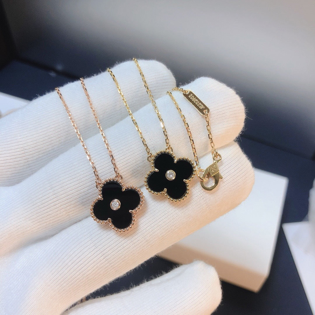 ??MIRA?¡¥CLOVER 15MM DIAMOND ONYX NECKLACE