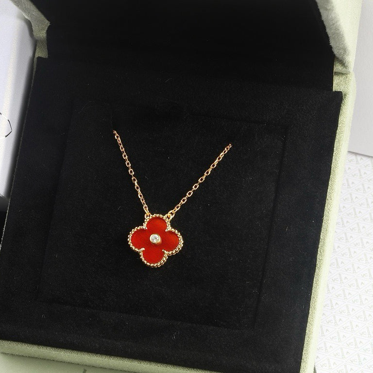 ??MIRA?¡¥CLOVER 15MM DIAMOND CARNELIAN NECKLACE