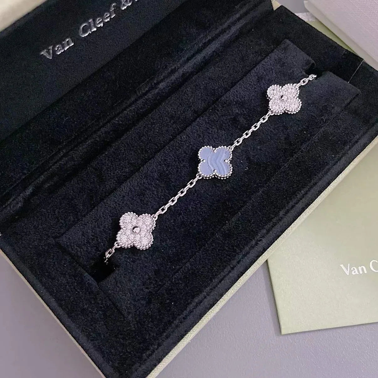 [MIRA]New  CLOVER 5 MOTIF PURPLE CHALCEDONY BRACELET COLLECTION