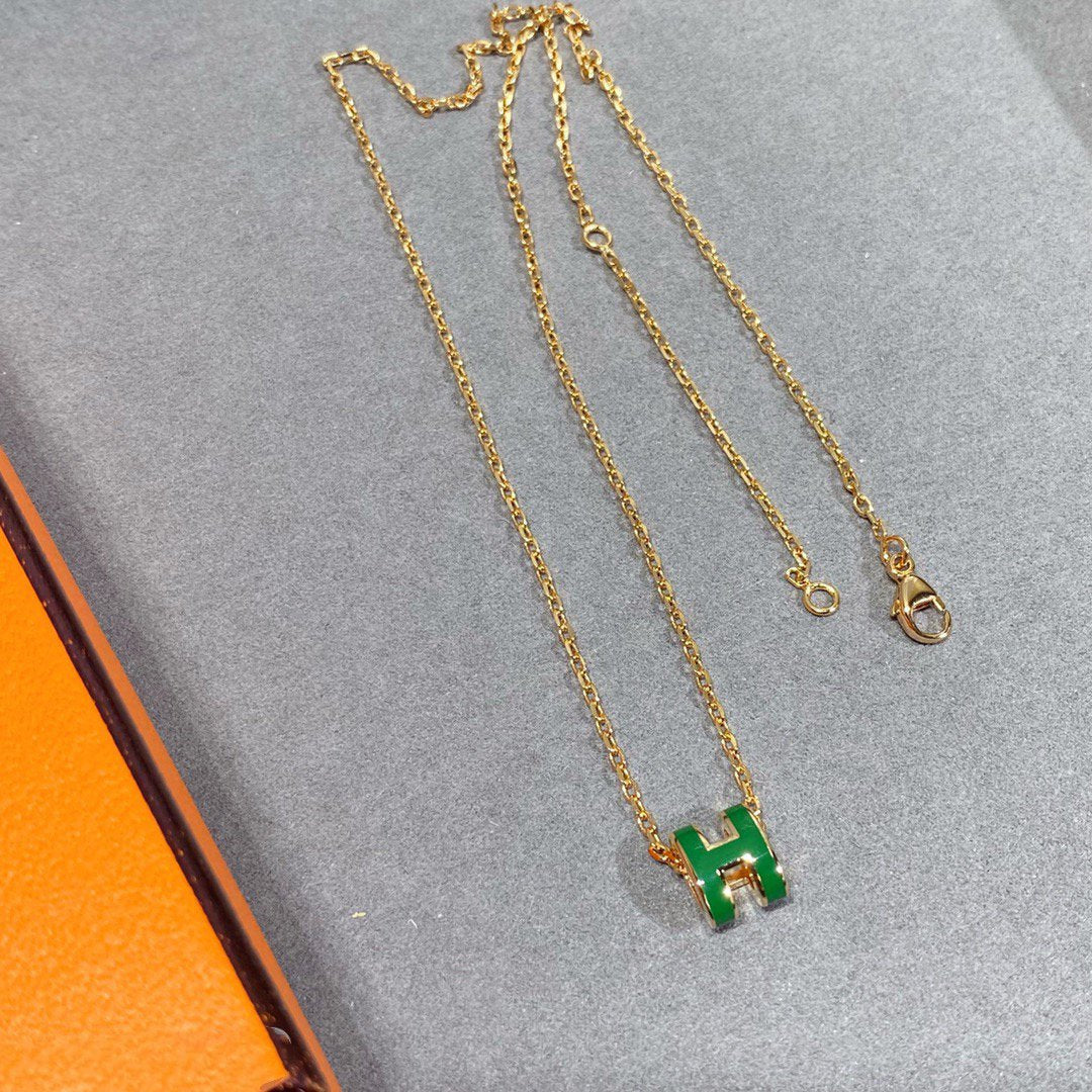 ??MIRA?¡¥POP H GREEN NECKLACE SILVER AND GOLD