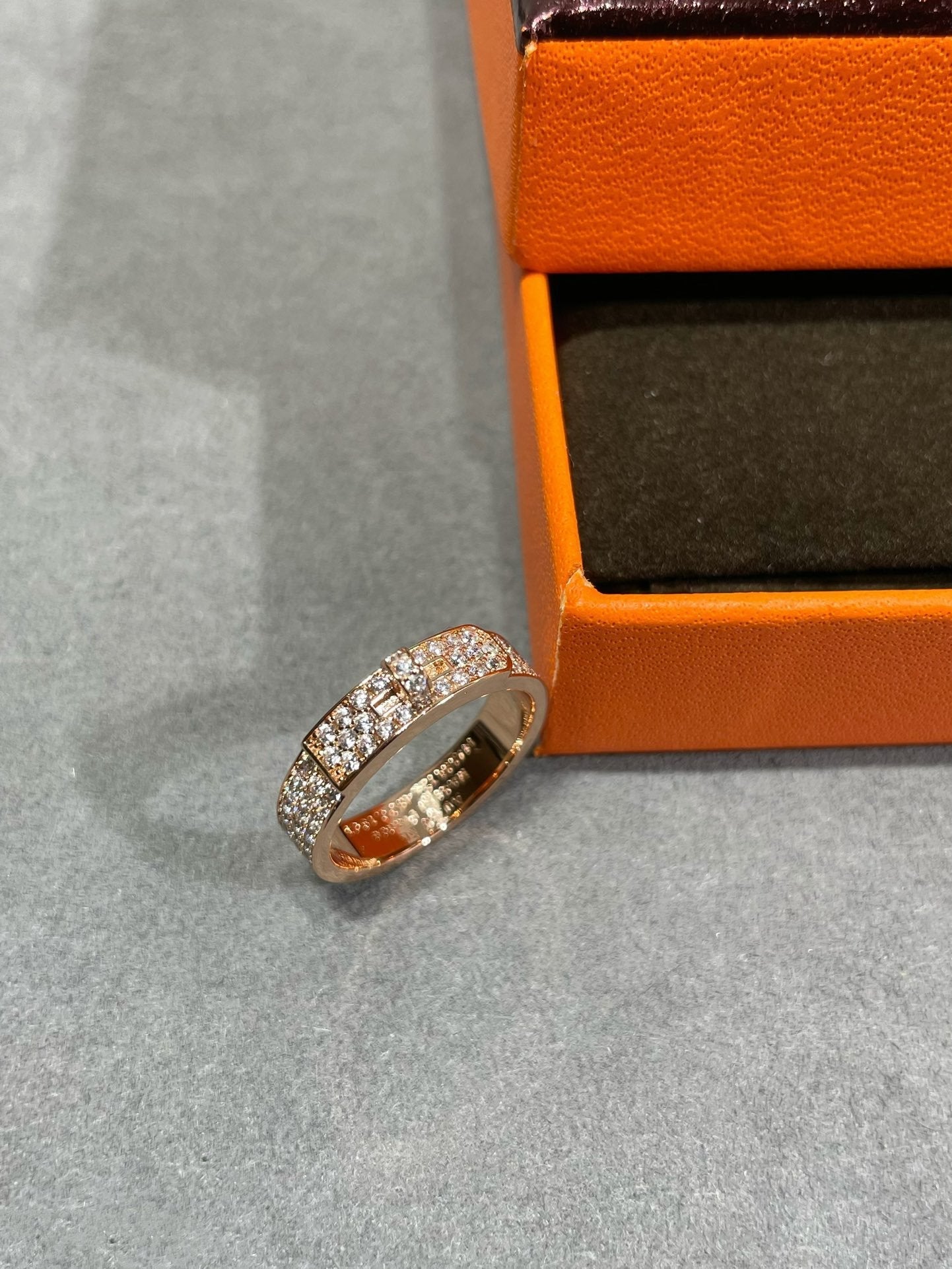 ??MIRA?¡¥KELLY PINK GOLD DIAMOND RING