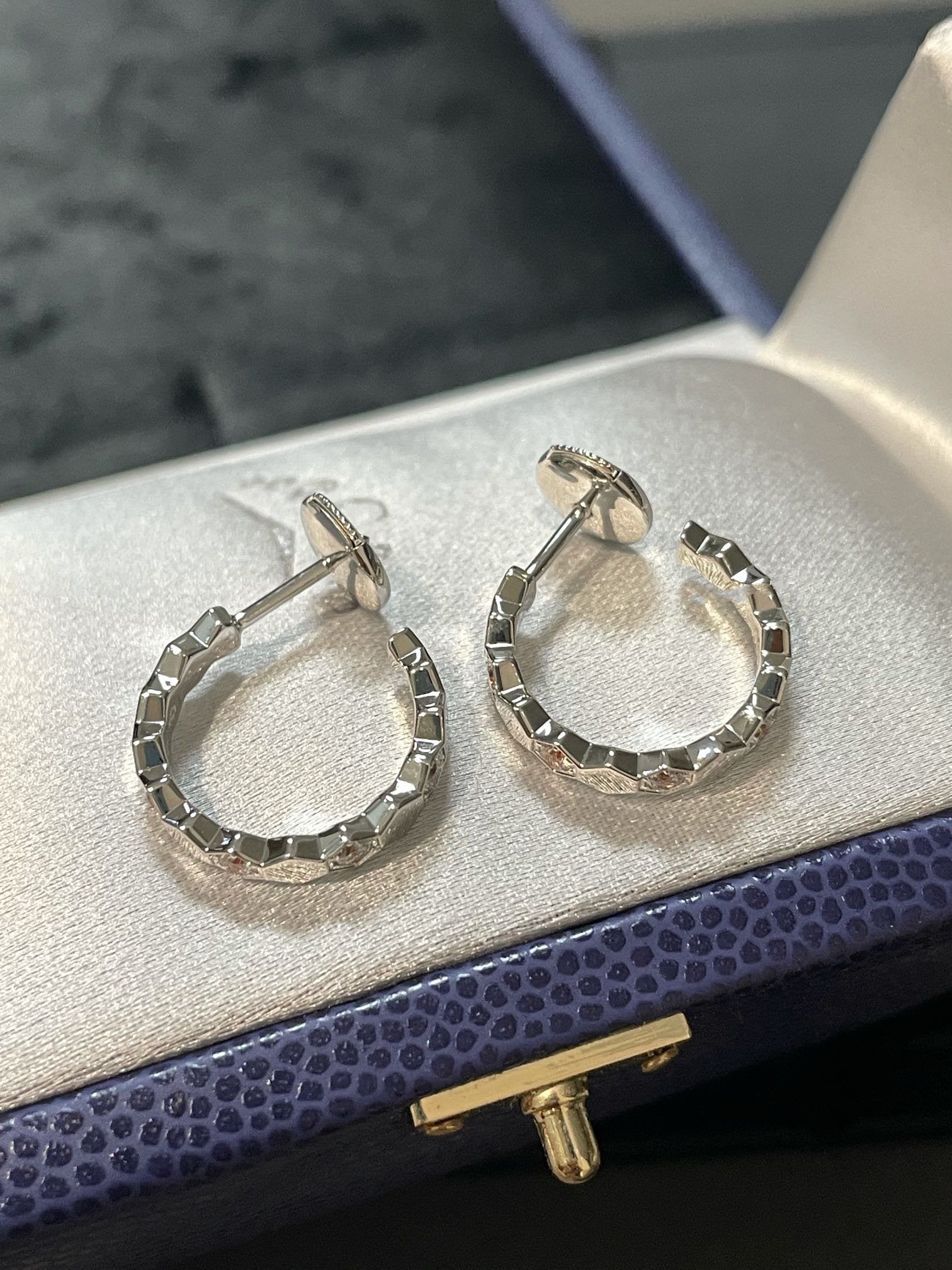 ??MIRA?¡¥BEE LOVE Earrings Silver