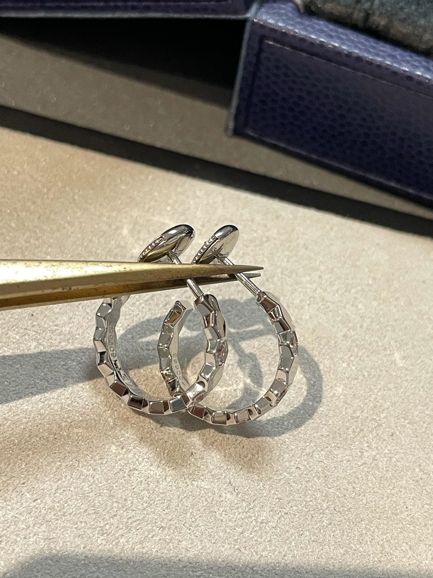??MIRA?¡¥BEE LOVE Earrings Silver