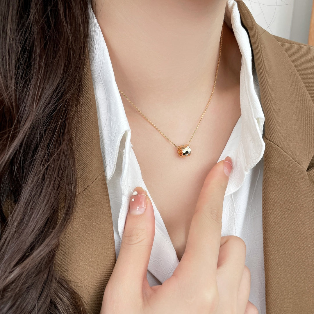 ??MIRA?¡¥BEE MINI PEDANT DIAMOND NECKLACE