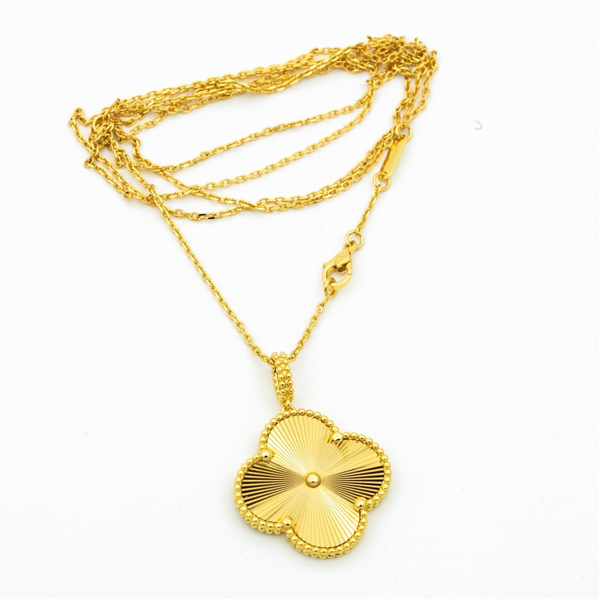 ??MIRA?¡¥CLOVER 25MM PEDANT NECKLACE GOLD