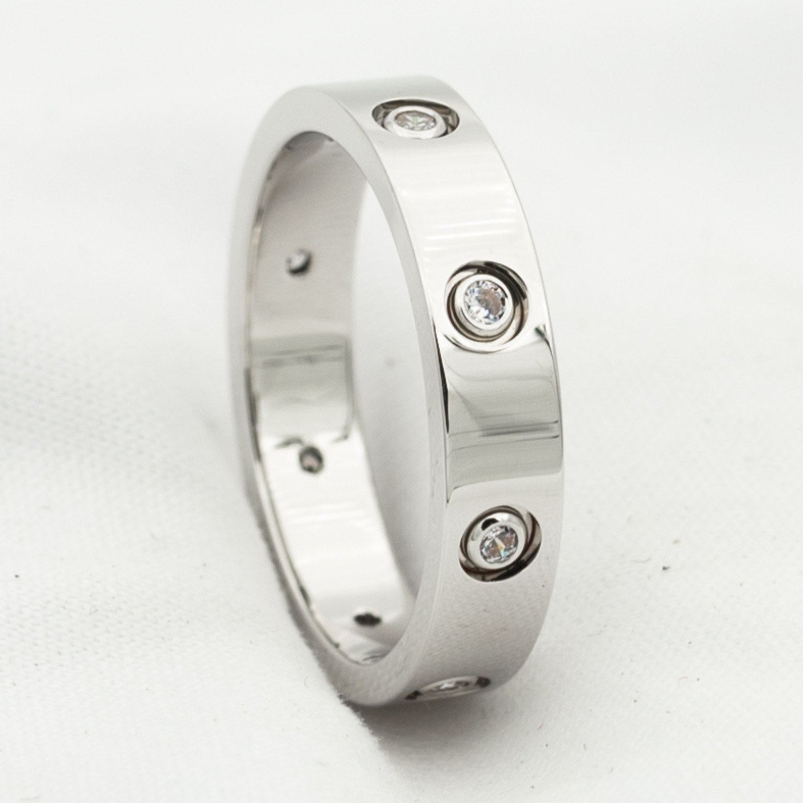 ??MIRA?¡¥LOVE RING 3.6MM 8 DIAMONDS