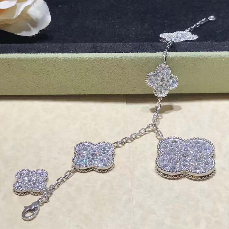 ??MIRA?¡¥CLOVER 6 MOTIFS SILVER DIAMOND BRACELET