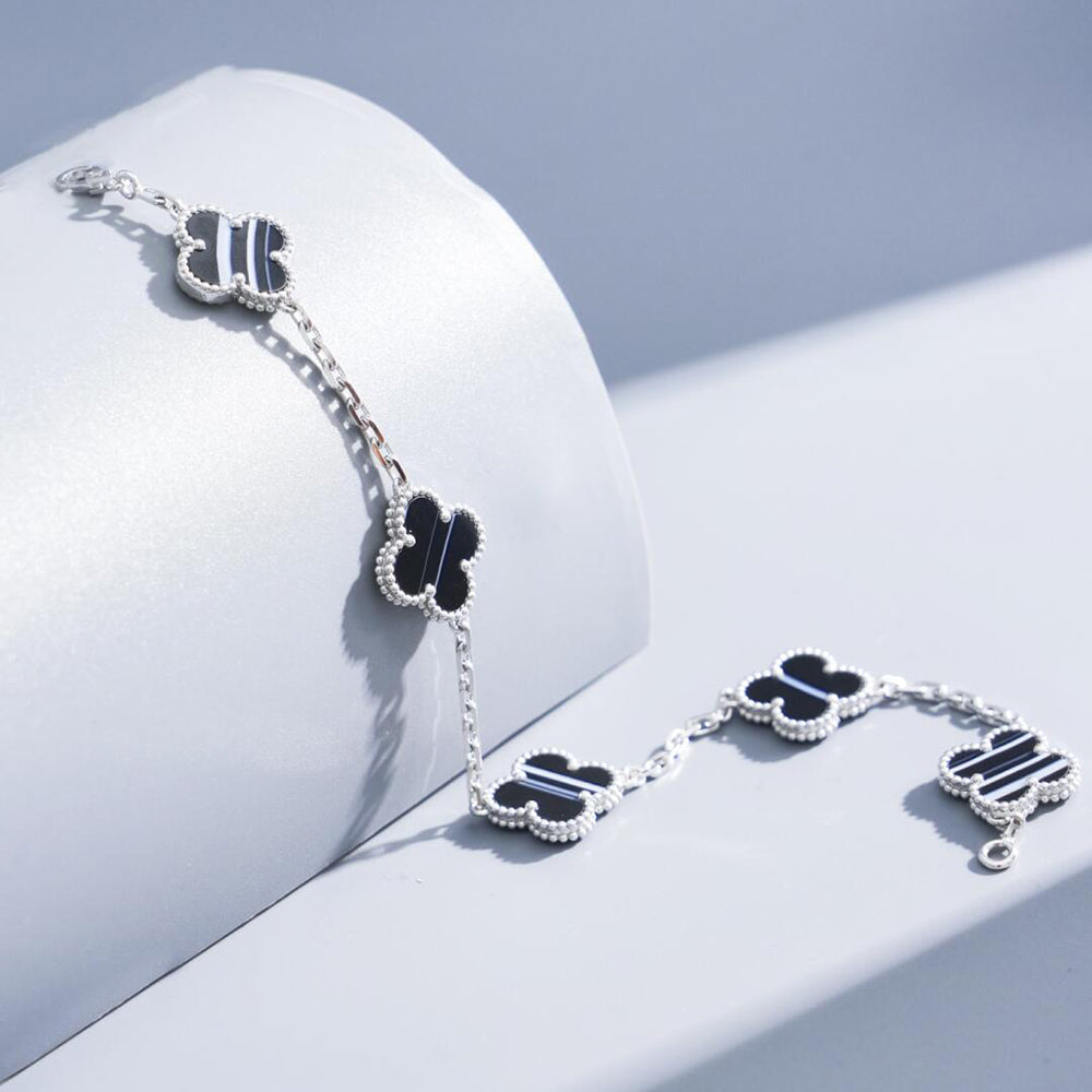 ??MIRA?¡¥CLOVER 5 MOTIF VEINED ONYX BRACELET SILVER