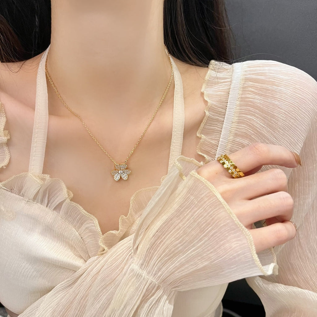 ??MIRA?¡¥FLOWER DIAMOND NECKLACE