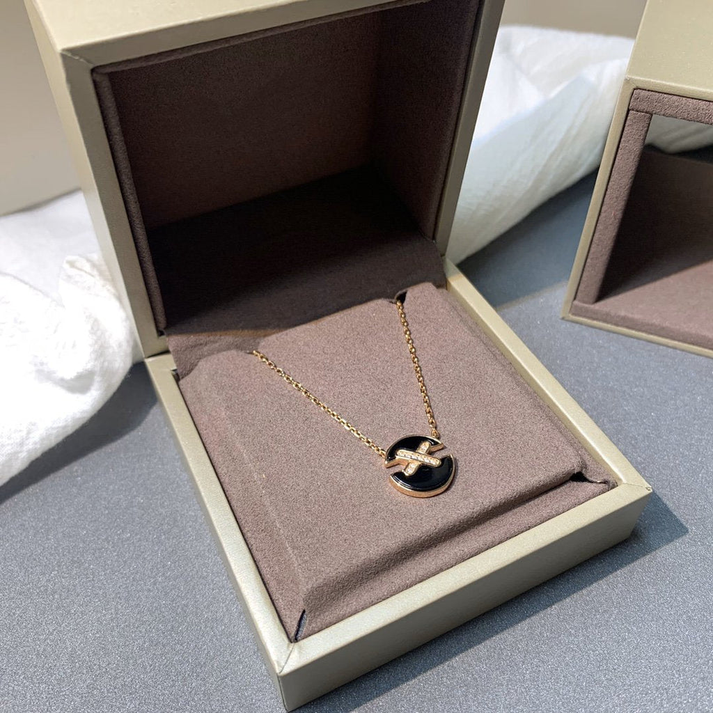 ??MIRA?¡¥JEUX DE PINK GOLD DIAMOND NECKLACE