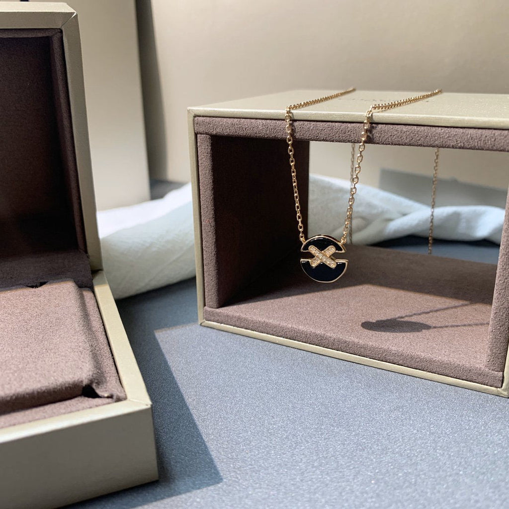 ??MIRA?¡¥JEUX DE PINK GOLD DIAMOND NECKLACE