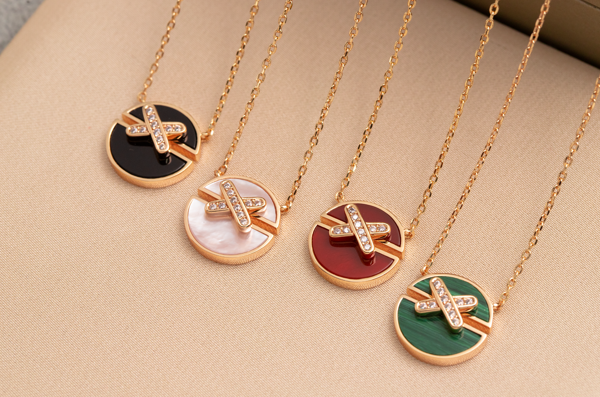 ??MIRA?¡¥JEUX DE PINK GOLD DIAMOND NECKLACE