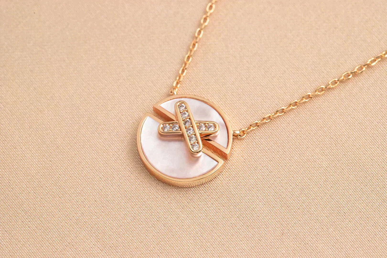 ??MIRA?¡¥JEUX DE ROSE GOLD DIAMOND NECKLACE