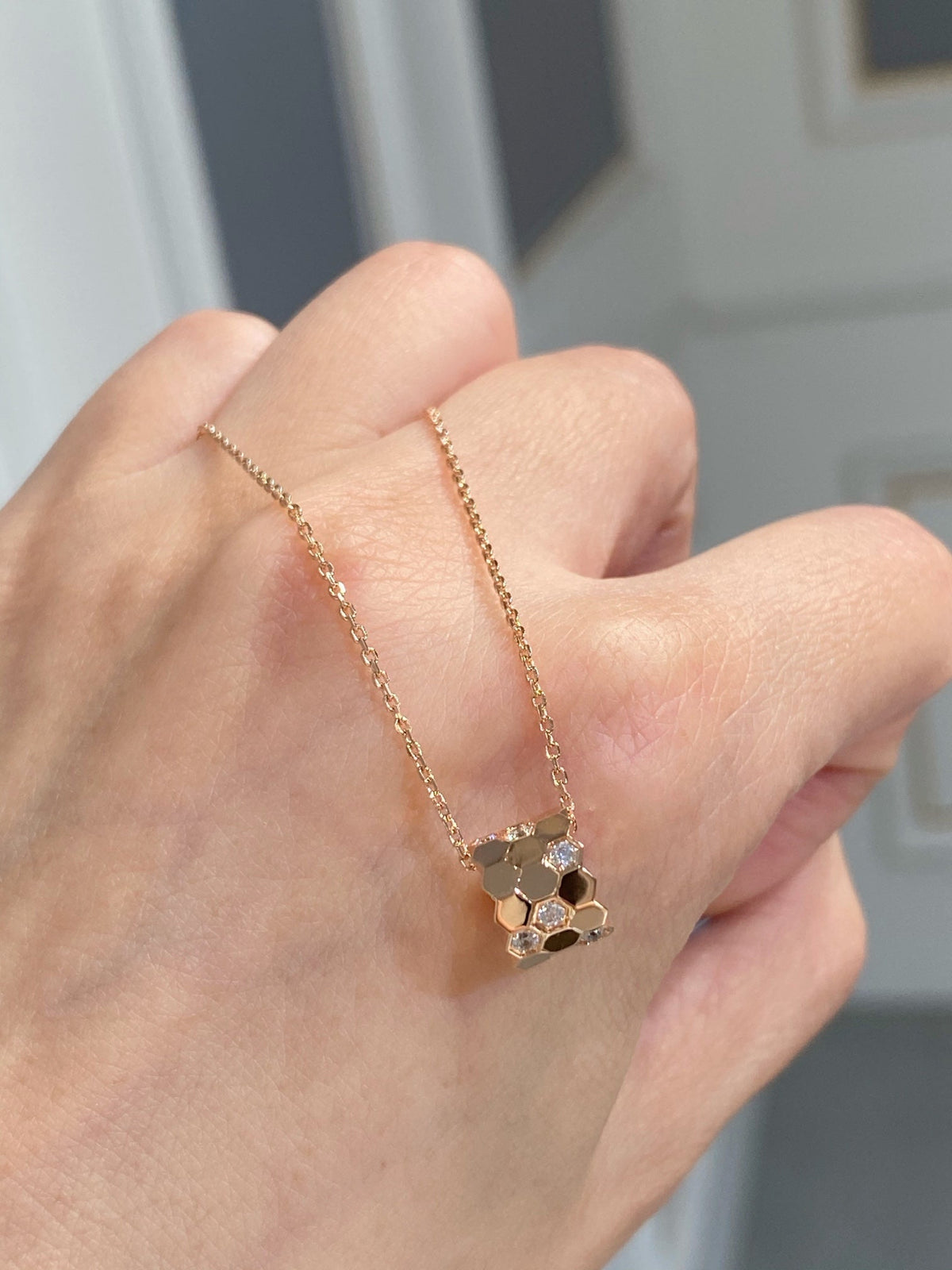 ??MIRA?¡¥BEE LOVE DIAMOND NECKLACE