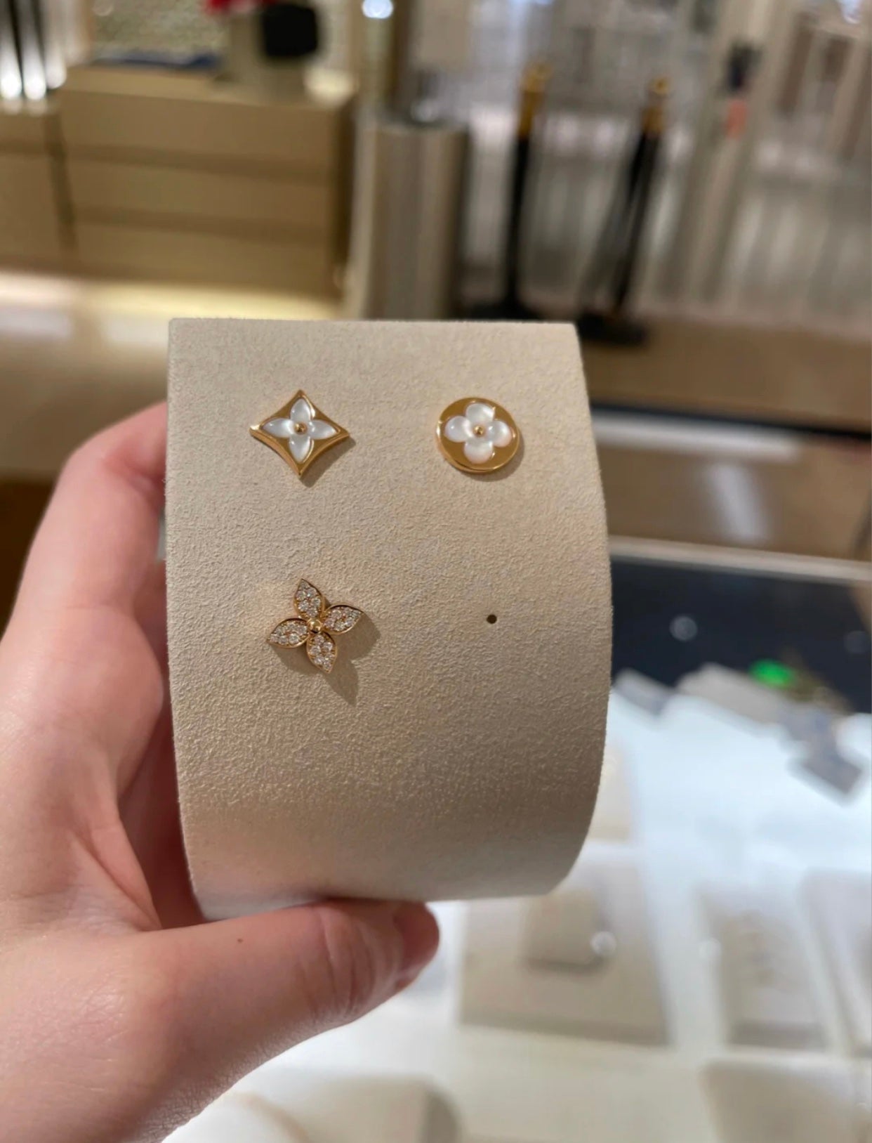 ??MIRA?¡¥STAR BLOSSOM STUD EARRINGS PINK GOLD DIAMONDS