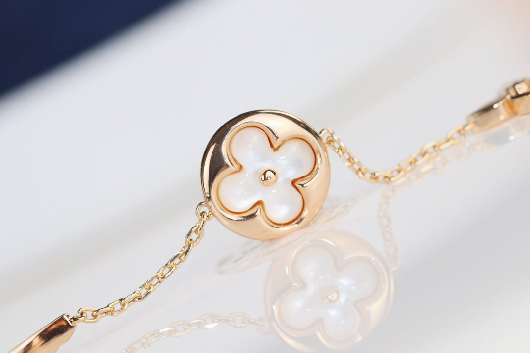 ??MIRA?¡¥LEAF CLOVER BRACELET