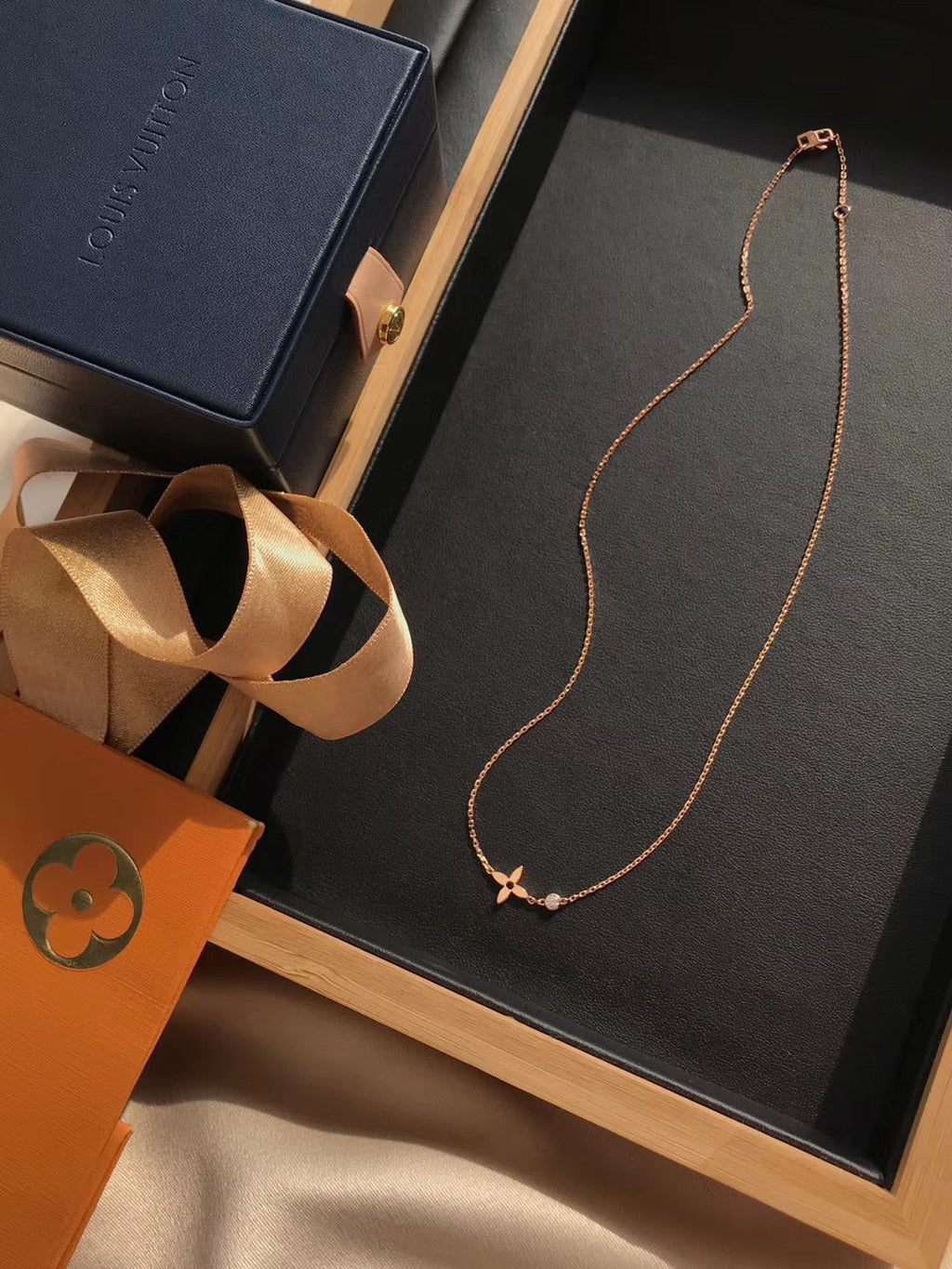 ??MIRA?¡¥BLOSSOM PENDANT PINK GOLD AND DIAMOND