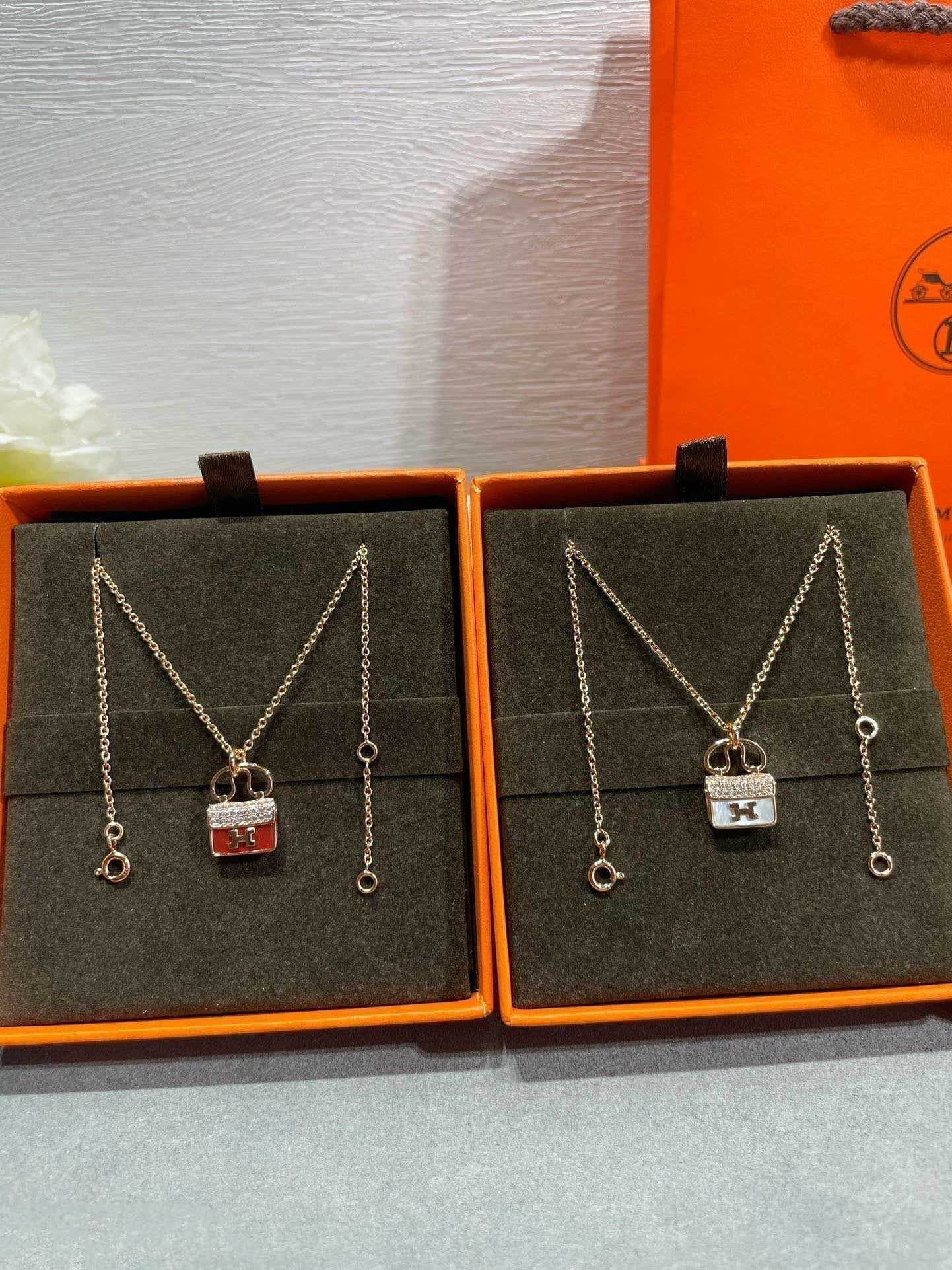 ??MIRA?¡¥H CIRCE MOISSANITE PENDANT NECKLACE GOLD