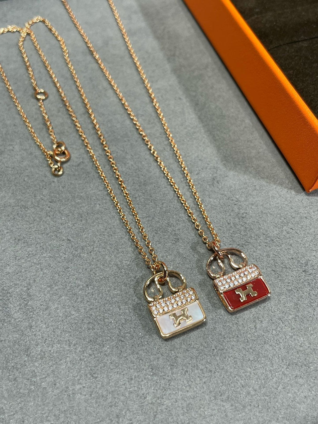 ??MIRA?¡¥H CIRCE MOISSANITE PENDANT NECKLACE GOLD